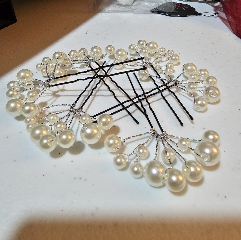 Pearl hear pins